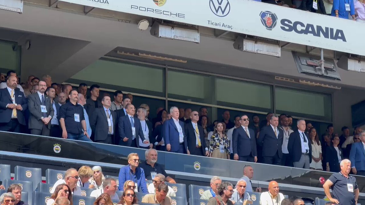 Fenerbahçe Olağan Seçimli Genel Kurul toplantısını Vefa Küçük yönetecek. İşte o anlar ve Aziz Yıldırım'ın tepkisi. 📹 Selin Kocatürk