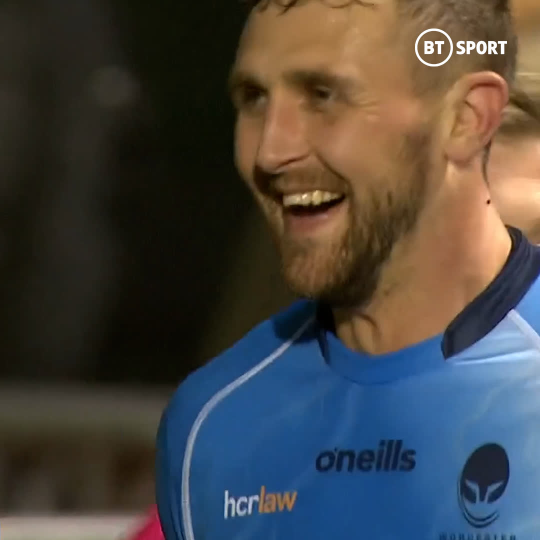 Ted Hill on the outside break with his raw pace. Fin Smith with the crossfield kick to finish. Two Worcester boys now in a Premiership Final on the hunt for international honours this summer!
