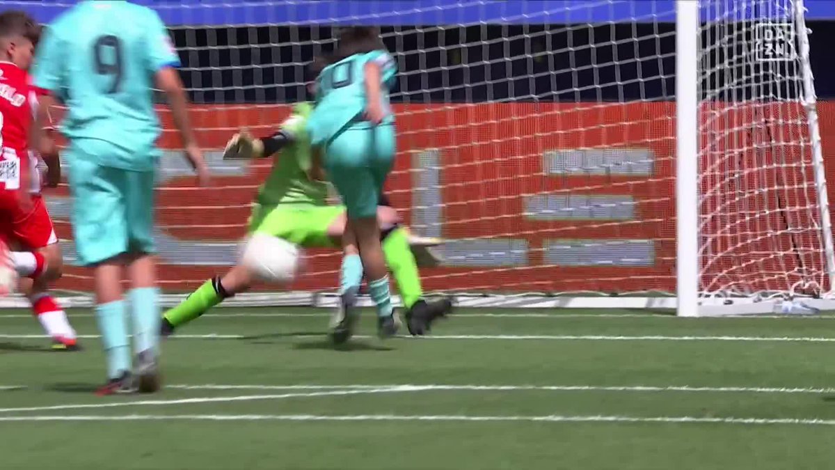 PERO PERO PERO… ¡¿QUÉ TE HAS INVENTADO?! 😱😱😱 David y cómo hacer EL GOL DEL TORNEO con una RABONA increíble 💥 Llevar el 10 en el Barça es sinónimo de magia 🪄 🔗