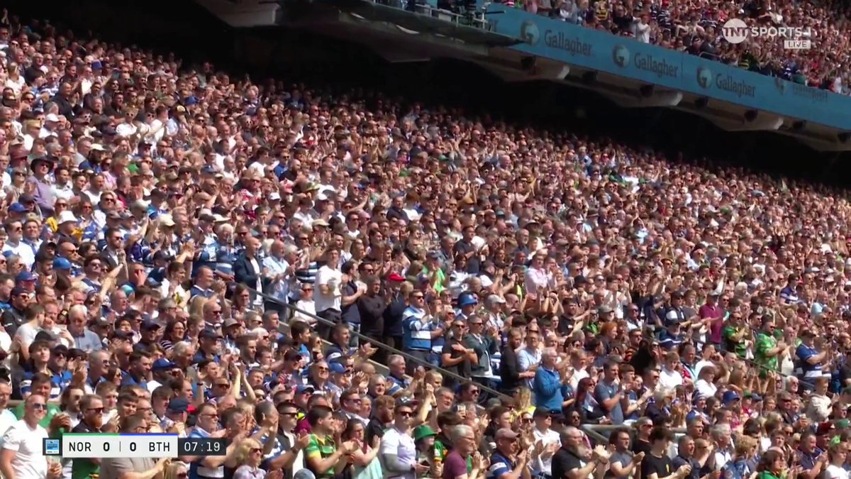 At the seven minute mark, applause for the wonderful Rob Burrow ๐