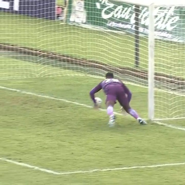 Onana pega o pênalti, quase coloca a bola pra dentro e daí pra frente só vendo para entender.