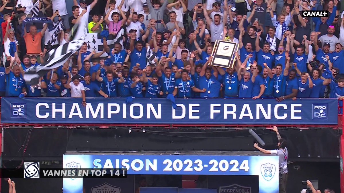 Le RC Vannes soulève le bouclier de champion de France de Pro D2 🏆 La joie est immense pour les Bretons qui joueront la saison prochaine en TOP 14 🤩 Rugby Club Vannes 🔥