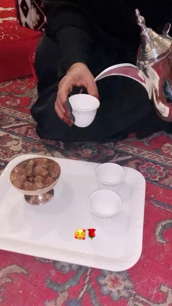 . #مساء_الخير لا تُحبني..🤎 كعادة روتينه تمِل من تكرارها احبني...🤎 كعبادةٍ ضرورية يؤنبك ضميرك إذ تركتها... #مساء_الــود_والـــورد #مساء_الخير_والسعاده #مساء_الخير_والسعاده_للجميع