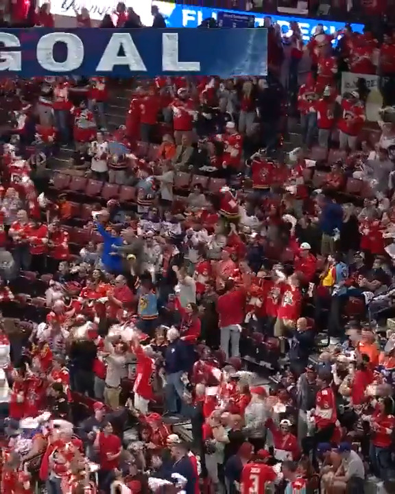E-ROD FROM THE SLOT AND IT'S 2-0 CATS