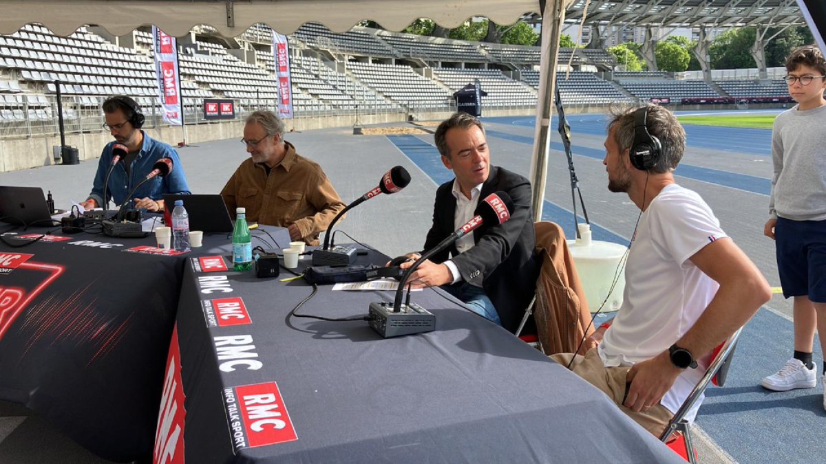 🗣💬 "25 euros ? C'est impossible. Vous n'avez aucune chance de réussir. C'est le double de Netflix et Spotify. Créer un business d'abonnés, ça coûte très cher" Pour Cyril Linette, le projet d'une chaîne 100% Ligue 1 à 25 euros n'est pas envisageable et viable économiquement.