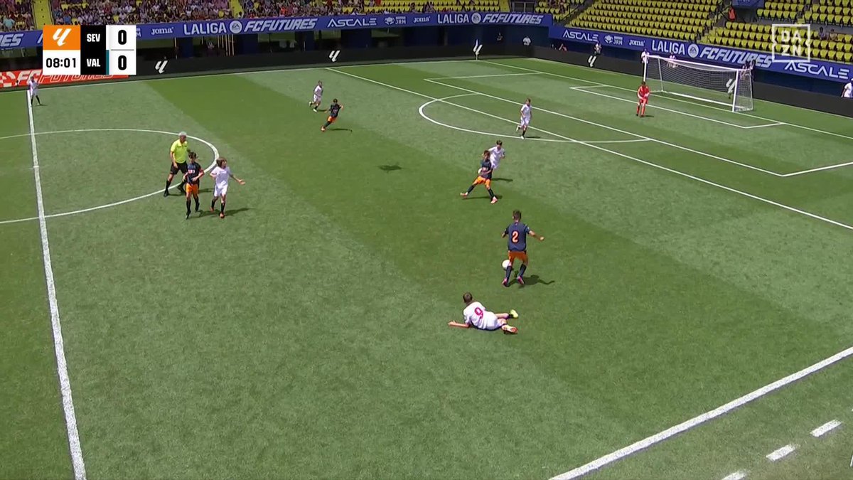 Valencianistas, un nuevo 'Rodríguez' ha nacido 🔥 Sergio, hijo de Vicente, ha dado el primer golpe a la final para el Valencia CF y quiere llevarse el título 💥 Disfrútala GRATIS aquí 🔗