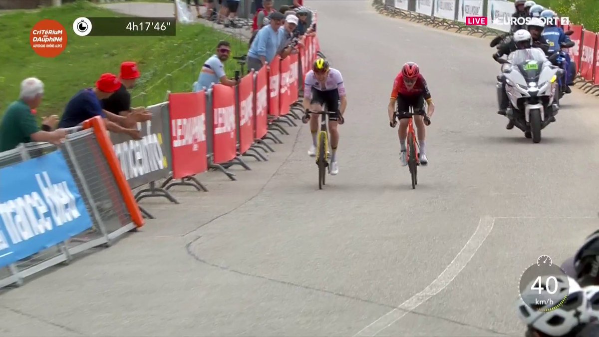¡𝐄𝐋 𝐋𝐄𝐎́𝐍 𝐃𝐄 𝐀𝐋𝐌𝐔𝐍̃𝐄́𝐂𝐀𝐑! 🦁 🇪🇸 Carlos Rodríguez logra otra grandísima victoria para su palmarés en Plateau des Glieres. 🏆 Roglic salva la general por segundos ante Jorgenson. 📺 Lo has visto en Eurosport.es y @StreamMaxEs #Dauphine | #LaCasadelCiclismo