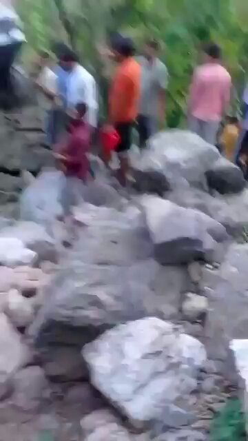 गाज़ा पर आँसू बहाने वाले बॉलीवुड के भांडो का कोई जवाब आया क्या? आज हमारे प्यारे देश पर आतकवादियो ने #TerroristAttack किया है, किसी ने स्टोरी लगाई क्या? 😡😡 छोटे छोटे बच्चो तक को इन आतकवादियो ने नही छोडा, इन्हे ने कार्ड दिखाया क्या? 😡😡 गाज़ा के लिए वहा के लिए मगरमच्छ के आँसू बहाने वाले किसी का कोई पोस्ट आया क्या? 😡😡