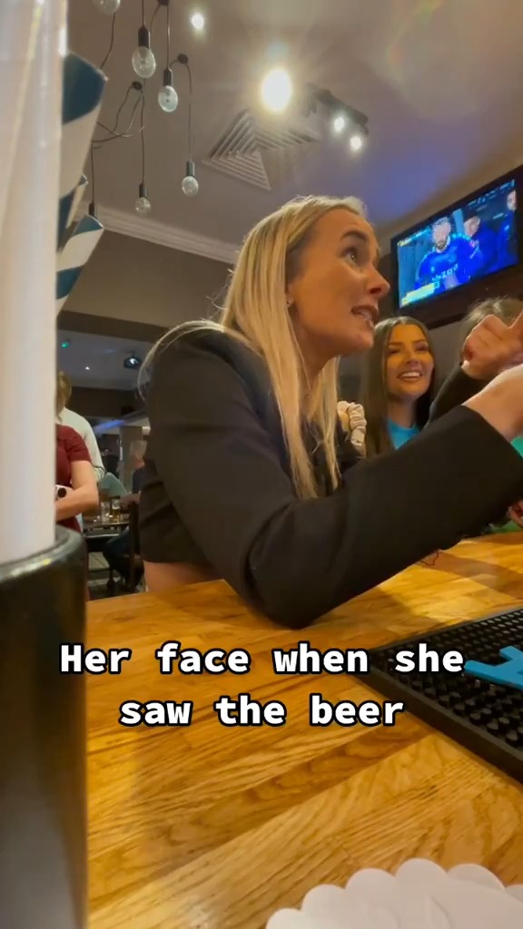 She lost her head when she was served this terrible pint 😡😂 🎥: TT/ themainbarguy