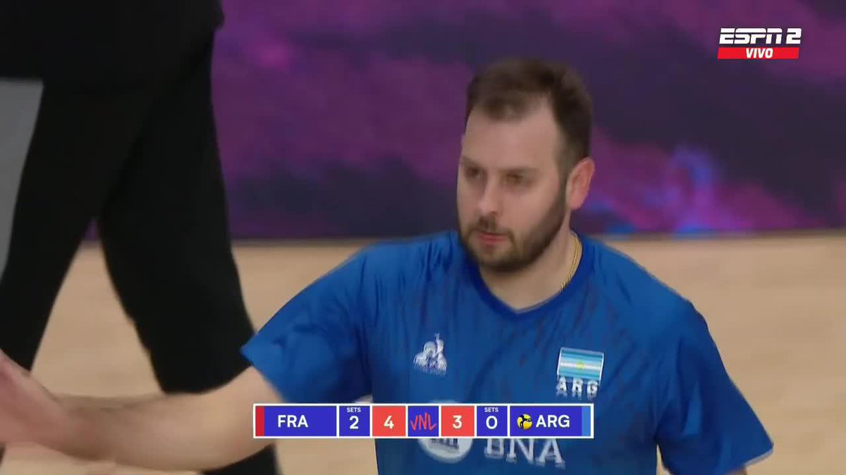 ¡QUE PUNTO, LUCIANO! De Cecco recuperó una casi perdida y volvió a cancha para ganar el punto para Argentina. 📺 Mirá la #VNL2024 por #ESPNenStarPlus