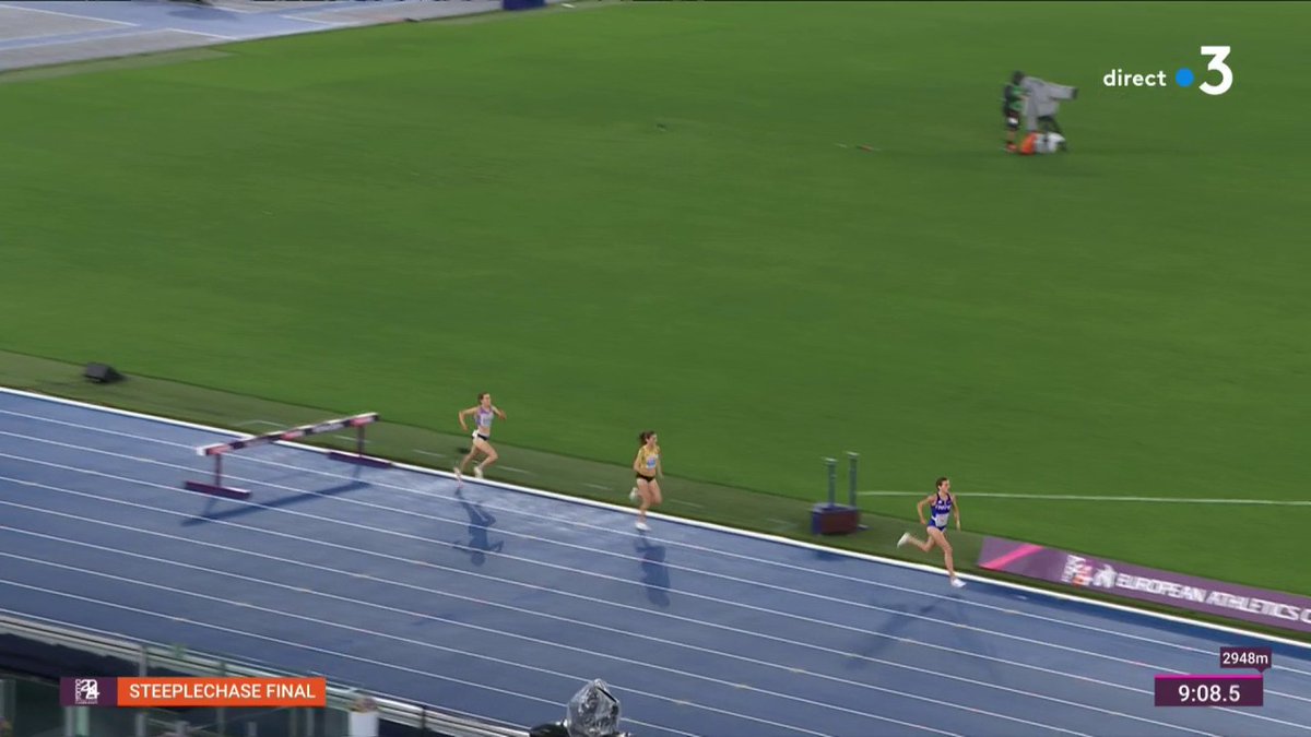 #Roma2024 | MAIS OUI !!! L'OR POUR ALICE !!! 🤩 🇫🇷 La Française Alice Finot, favorite, n'a pas déçu dans cette finale du 3000m steeple ! Elle est sacrée en 9'16"22 ! BRAVO ALICE ! 👏 📲 Suivez le direct :