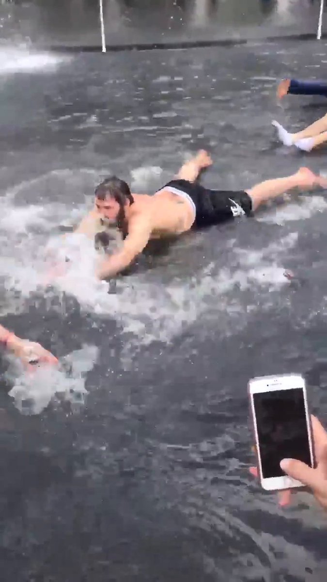 On this day in 2018, Alex Ovechkin and the Washington Capitals celebrated winning the #StanleyCup in a fountain. ⛲️ (🎥: Kelsey)
