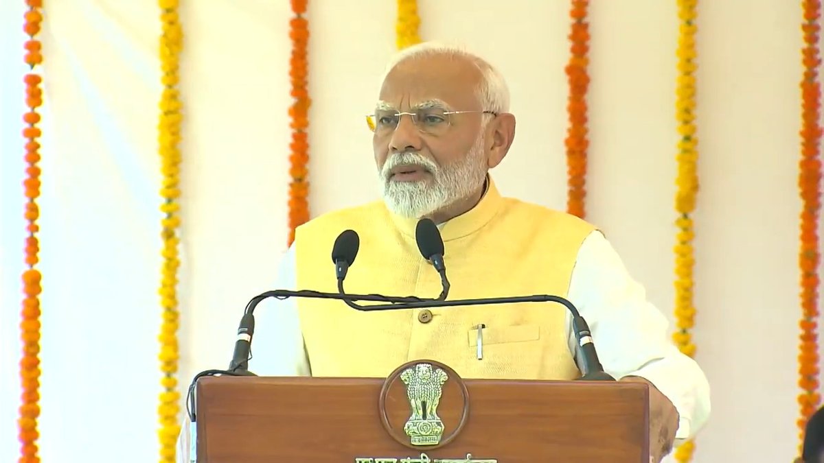 सफल इंसान वो होता है, जिसके भीतर का विद्यार्थी कभी मरता नहीं है।
