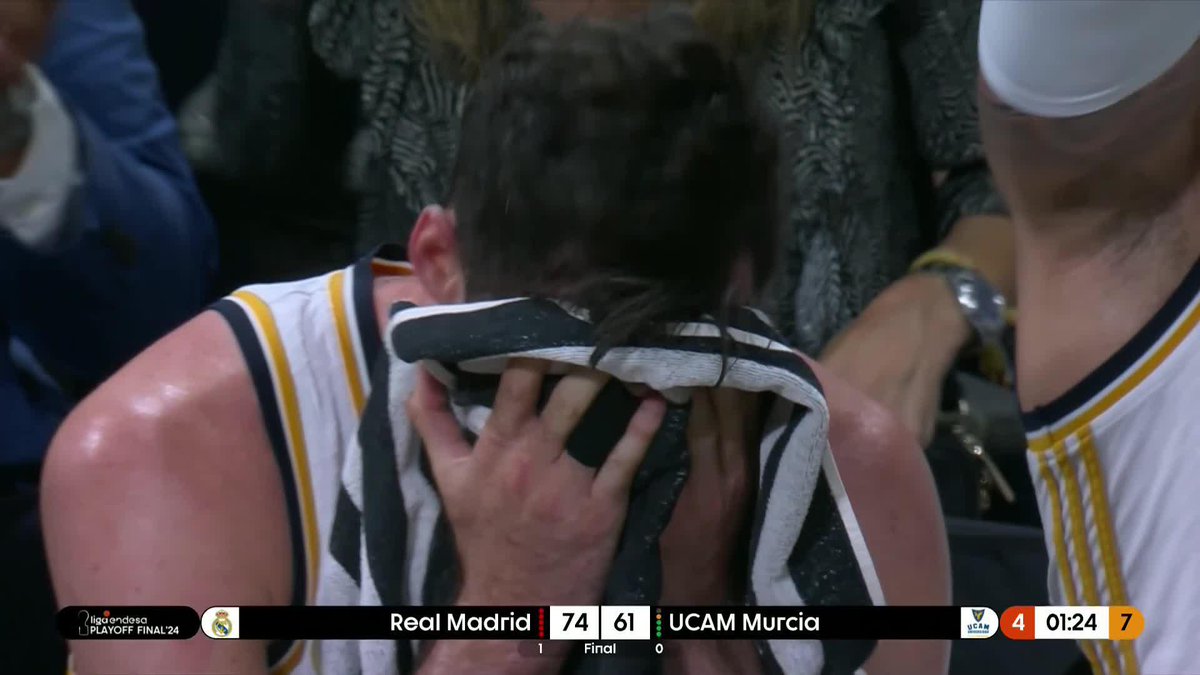 ¡TODO EL MUNDO COREA RUDY FERNÁNDEZ! Increíble momento en el WiZink Center, en el que podría ser el último partido de Rudy Fernandez en el pabellón junto a su afición. 📺 Movistar Plus #PlayoffLigaEndesa #ListosParaRomperla
