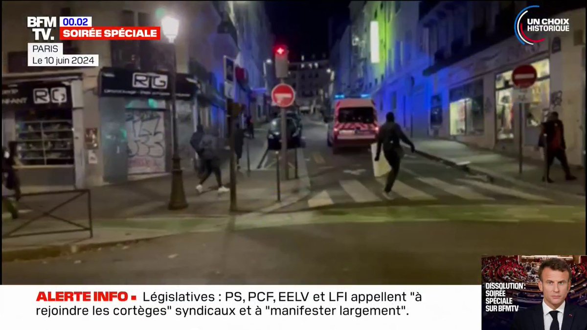 🚨🇫🇷 FLASH | Des véhicules de police ont été pris pour cible à Paris lors du rassemblement des partis de gauche.