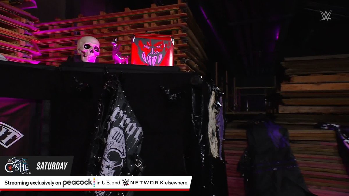 What should Dominik do tonight?! 😳 #WWERaw