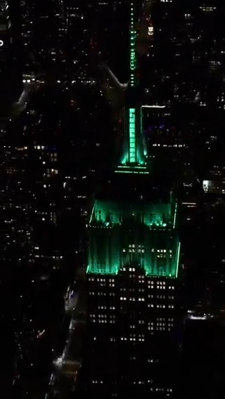 Olivia Cooke, Tom Glynn-Carney, Ewan Mitchell, Fabien Frankel, and Phia Saban light the way at the Empire State Building for #TeamGreen. #RaiseYourBanners It’s time to choose a side. Get your tickets here: