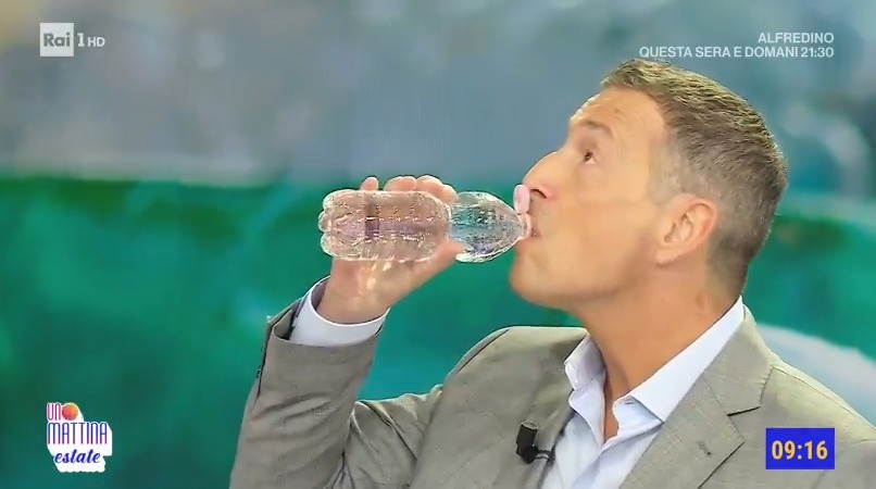 "Il tappo rimane attaccato" #unomattinaestate