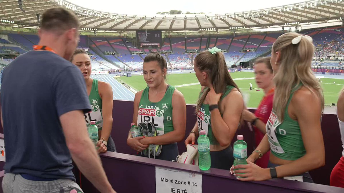 Smiles all round from a very proud Irish 4x400 quartet speaking to David Gillick! Roll on tomorrow night's final and the chance of some more medals ☘️ 📺 Watch on RTÉ2 & RTÉ Player