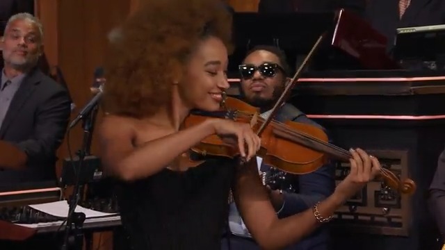 Amandla Stenberg performs the ‘STAR WARS’ theme on violin