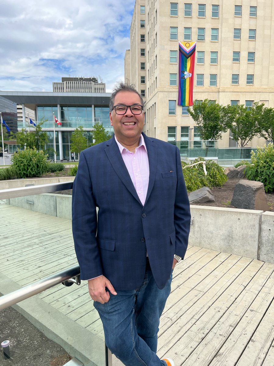I'm in Edmonton and I finally got the chance to see the three-story Pride flag hung at the Legislature grounds by the Alberta NDP Caucus in celebration of Pride month. It's a great reminder of the province we continue to build - an Alberta for all of us. Happy Pride Month!
