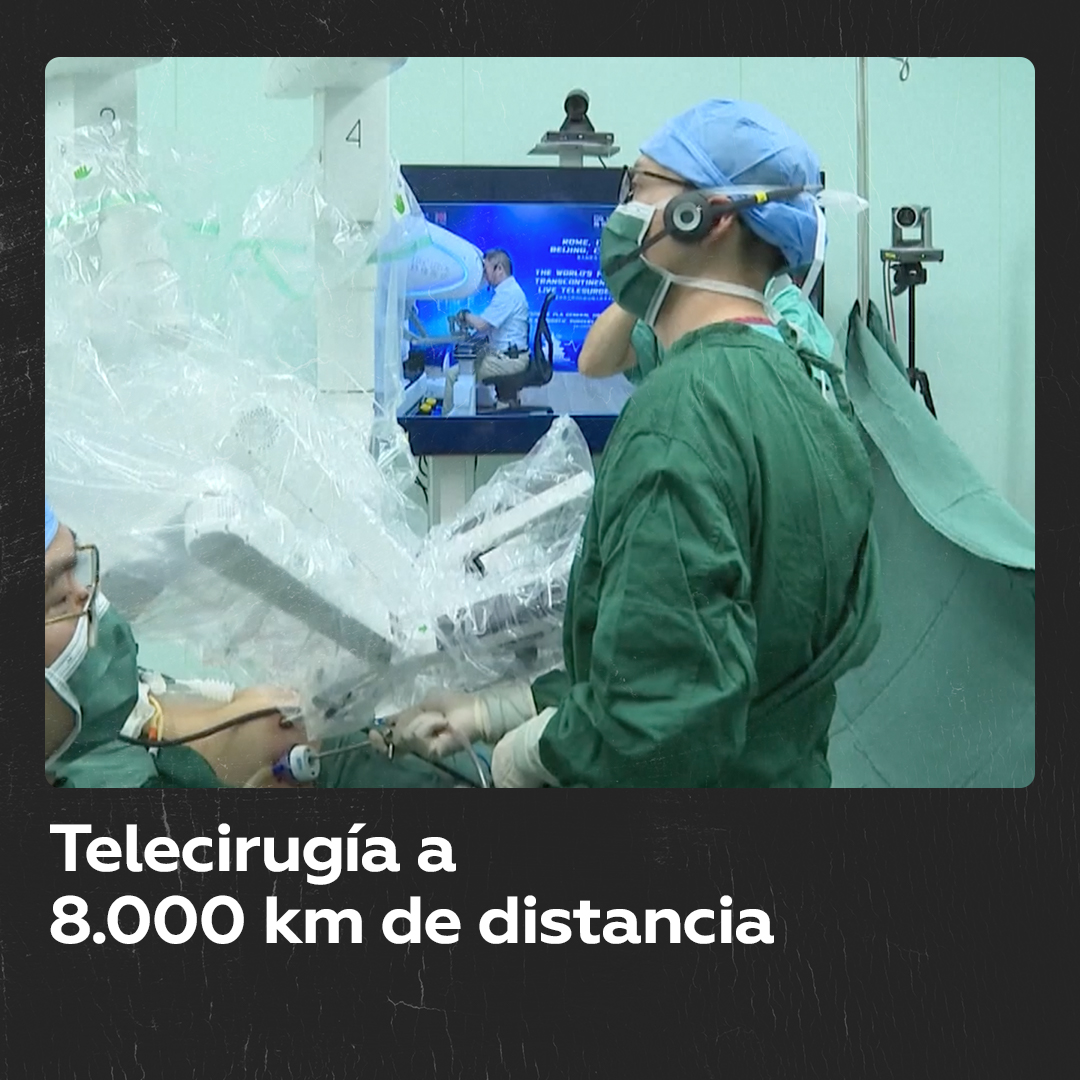 El cirujano chino Zhang Xu, desde Roma, llevó a cabo la primera telecirugía de un paciente que estaba en Pekín, empleando una red 5G y conexiones de fibra óptica.