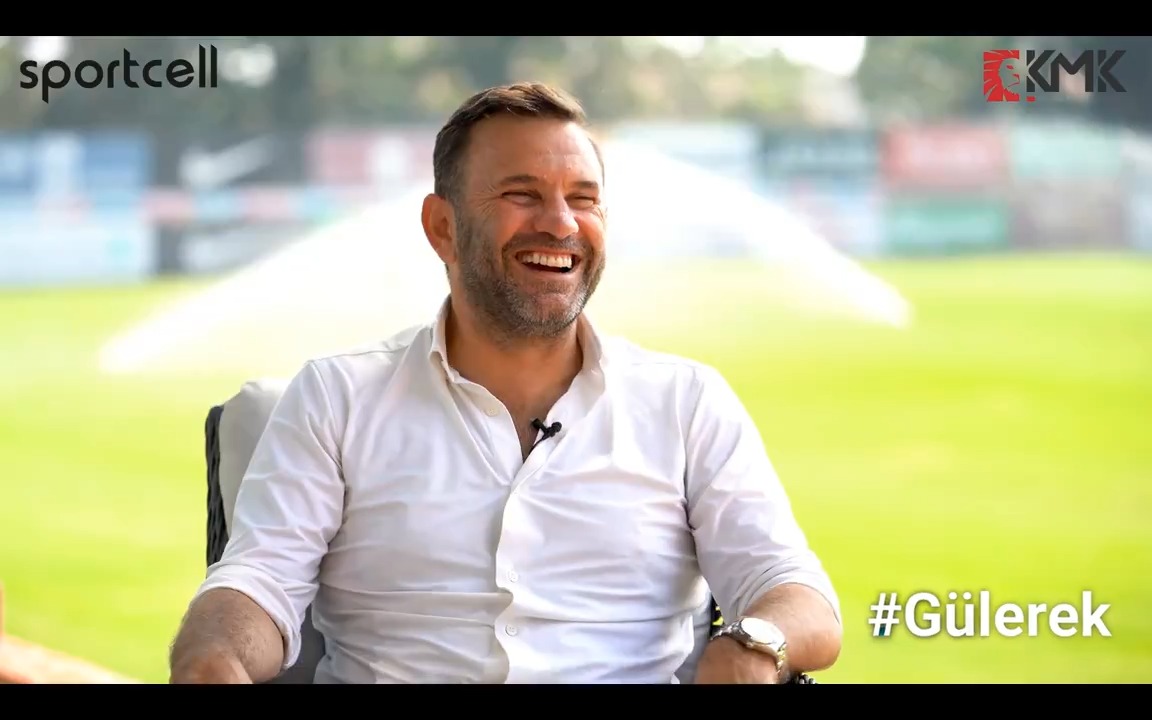- Hocam, sezona damga vuran bir ifadeniz var, Forza Cimbom'un başlattığı... Okan Buruk: "Gülerek mi? (Gülerek). Gülmek hoşuma gidiyor..."