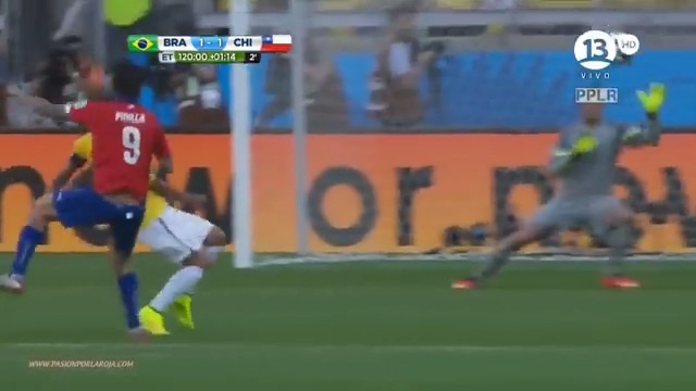🇨🇱🤦🏼‍♂️ Mauricio Pinilla estrellando un bombazo al TRAVESAÑO en el último minuto. Chile estuvo a centímetros de eliminar al local en Octavos de final.