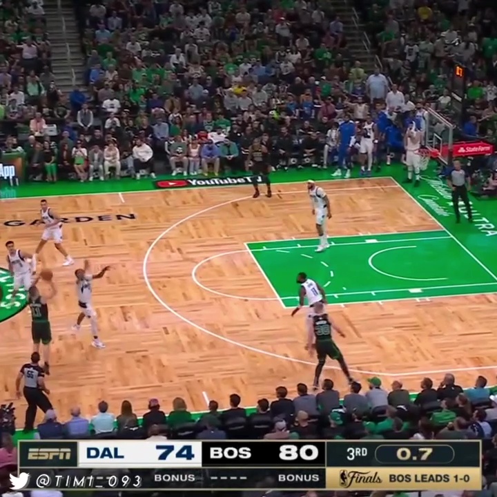Payton Pritchard and the end of quarter three-pointers. Name more iconic duo, I dare you.
