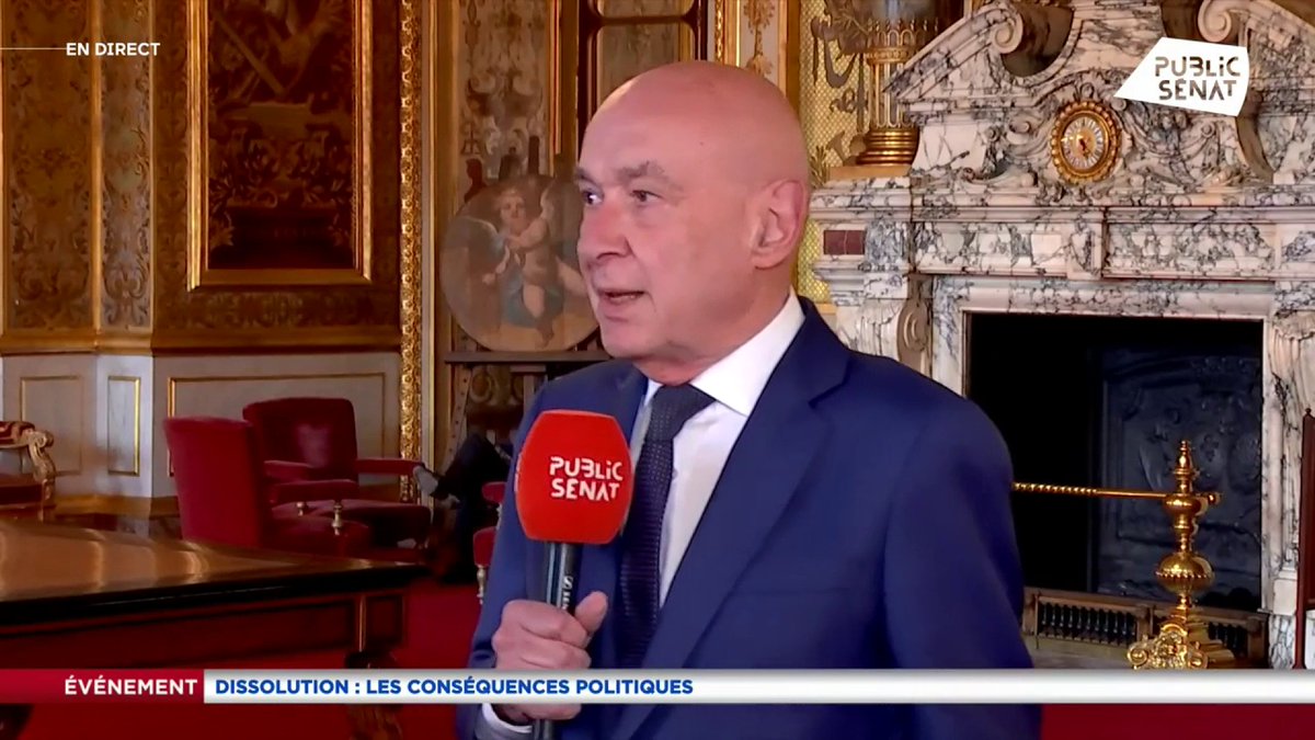 .Claude Malhuret renvoi "dos à dos" l'extrême droite et l'alliance de la gauche : "Ce sont tous des totalitaires, des extrémistes, des populistes, des antidémocrates". Il qualifie de "tragicomique" le ralliement du "ouistiti #Ciotti posé sur l'épaule de Bardella".