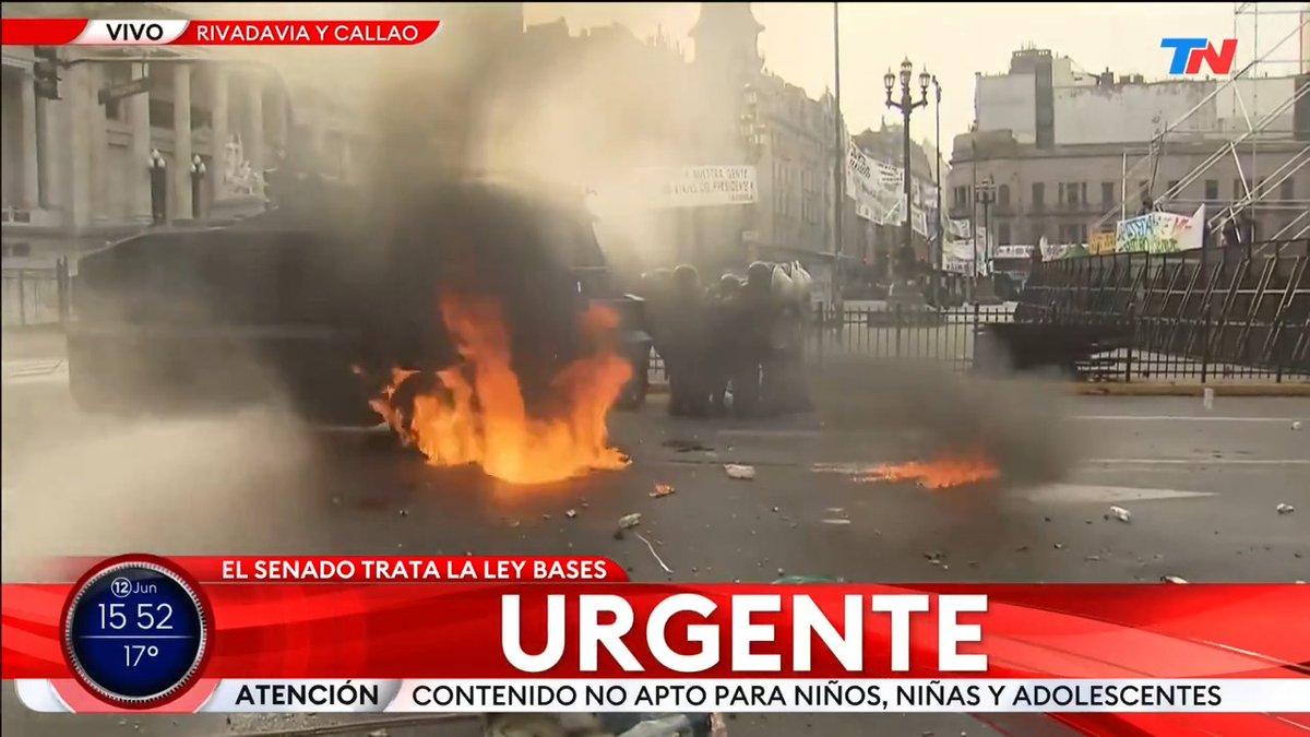 Máxima tensión en el Congreso: manifestantes arrojan bombas molotov y piedras contra las fuerzas de seguridad