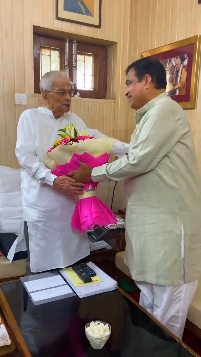 📍नई दिल्ली वरिष्ठ नेता, हमारे मार्गदर्शक पद्म विभूषण श्री @drmmjoshibjp जी से भेंट!