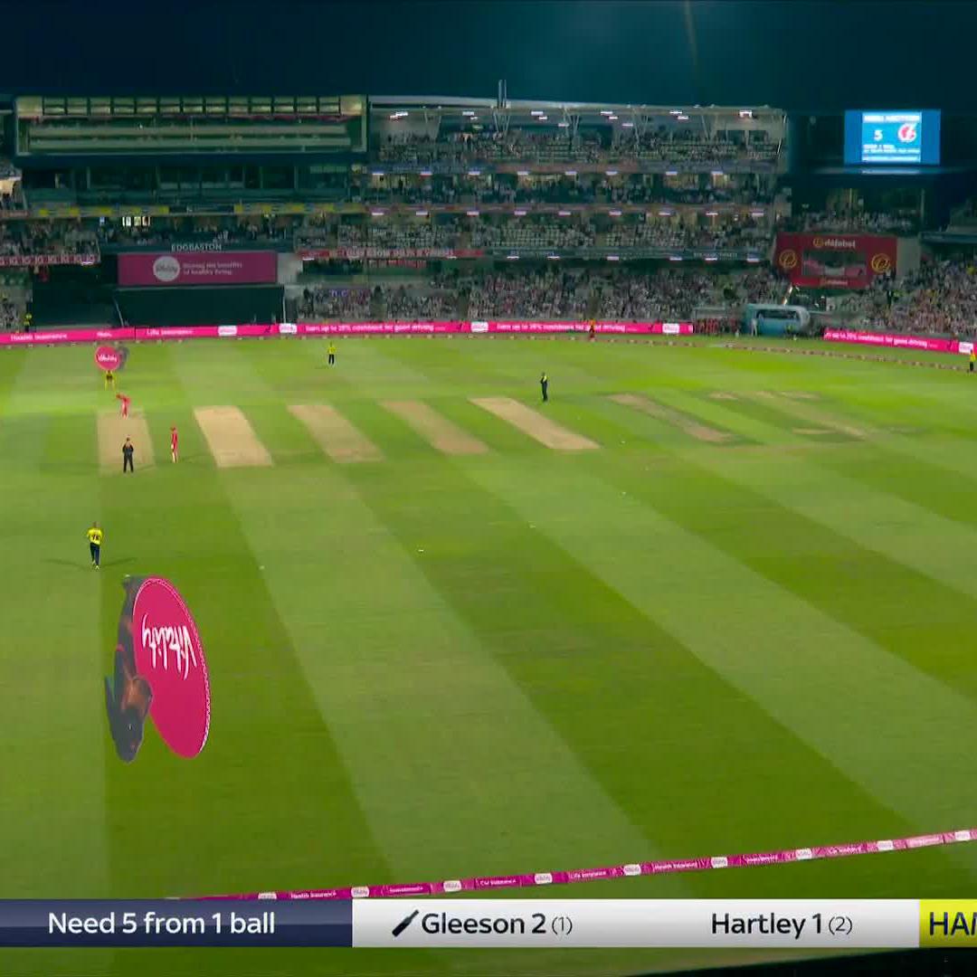 Perhaps the most chaotic ending to a cricket match... ever?! 😱 Presented in full: the last ball of the 2022 Vitality Blast final 🎆❌