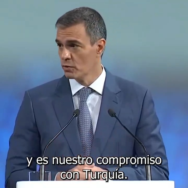 Turquía es para España un socio económico clave y un actor geopolítico primordial. Y España es la mejor aliada de Turquía en Europa. Queremos reforzar nuestras interacciones y cooperación, especialmente en los campos de las infraestructuras, la transición verde y la transformación digital, áreas clave para el futuro sostenible de nuestros países. Aprovechemos las sinergias y alianzas que se crearán hoy en este foro empresarial. España sigue apostando por Turquía.