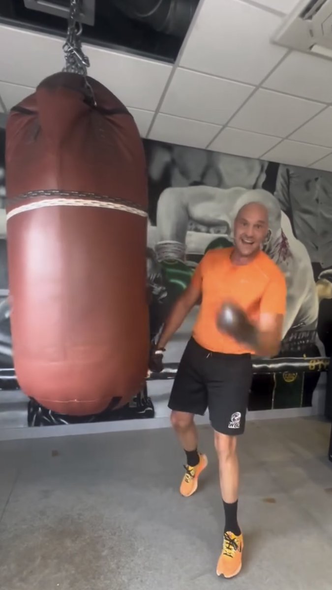 ‼️ Tyson Fury back in the gym today ahead of the Oleksandr Usyk rematch on Dec 21st: "The king will reclaim his throne. Usyk I’m coming for you. The path to redemption is all mine. I know what I have to do, I saw my shortcomings, best believe I am inevitable." [🎥 TYSON FURY]