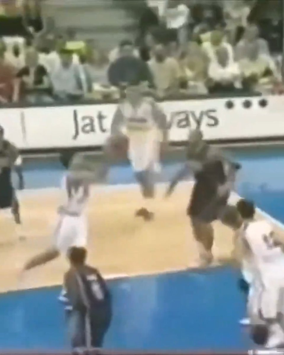 These two plays by Bodiroga 🤯 🎥 YT - WorldBasketball