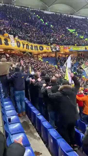 Ich als Schweizer finde das einfach nur geil 🤩 Ohne den Osten, wäre dieses Land schon längst gefallen.