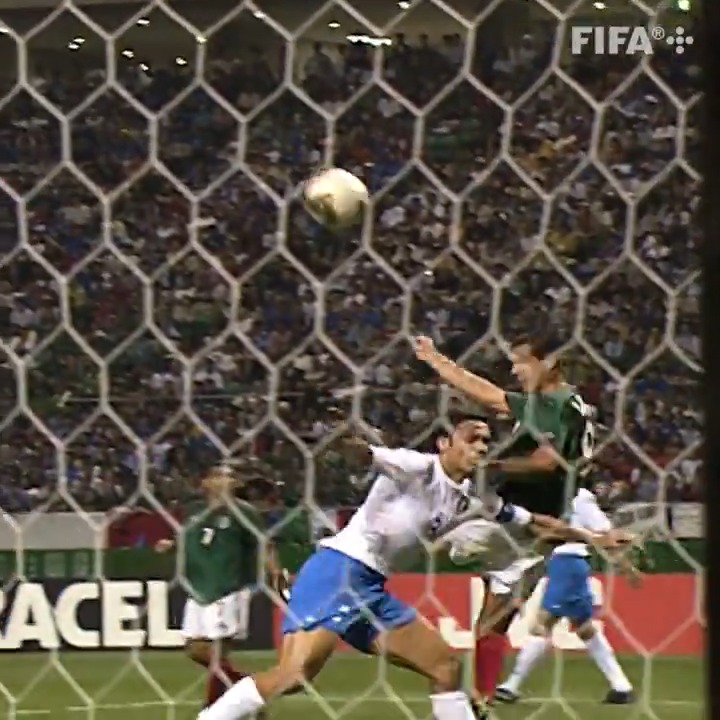 - Dime algo bonito. - El cabezazo de Borgetti a Italia. 😍🇲🇽 Selección Nacional | #CopaMundialFIFA