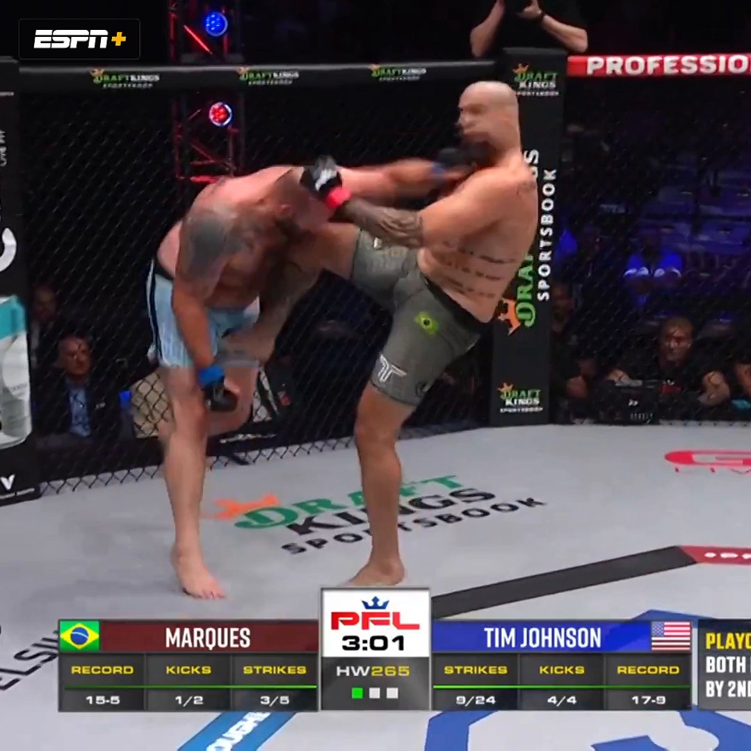 A cup check and a knockdown at the same time 😳 #PFLRegularSeason (via PFL)