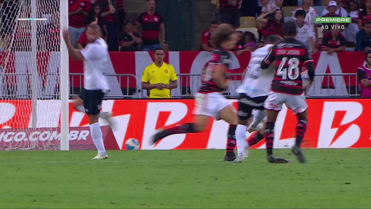 “Ahhhhh, mas no sintético os jogadores se machucam muito mais” Infelizmente o PASTO do Maracanã fez mais uma vítima. Torção feia do garoto do Flamengo.