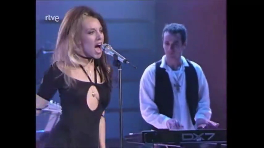 En 1994 'Pasaba la vida' con María Teresa campos. Y Paco Valladares, Concha Galán, Terelu Campos, Antonio Álvarez Solís, Miguel Ángel Almodóvar y José Manuel Parada. ¡Aqui conocimos a Mónica Naranjo! -->