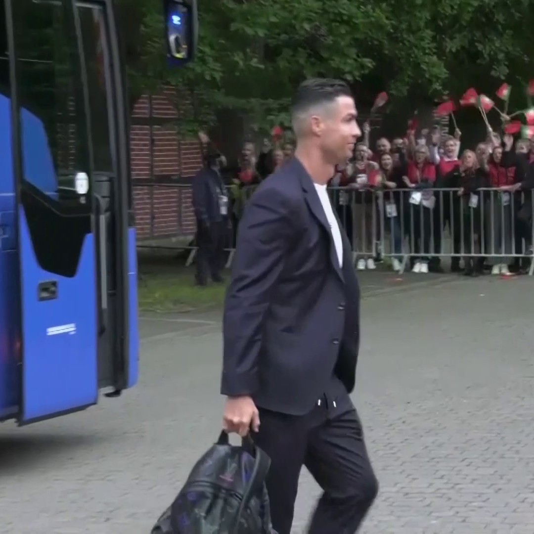 Ronaldo has arrived in Germany . This boy is not even all that yet you people rate him like God . Man can’t even speak simple English 🤦🏻‍♂️