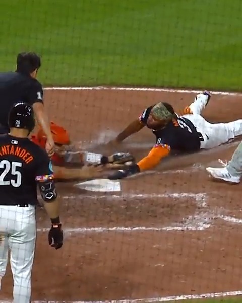 GAME-TYING PLAY AT THE PLATE! What a slide by Cedric Mullins! 🤯