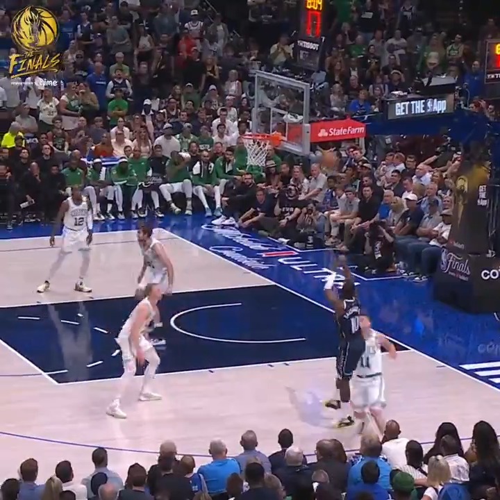 Feed the 🔥 hand