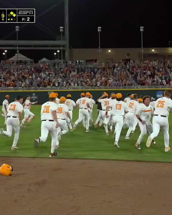 VOLS COMPLETE THE COMEBACK WITH 4️⃣ RUNS IN THE BOTTOM OF THE 9TH‼️ Tennessee takes Game 1 over FSU at the #MCWS 😤