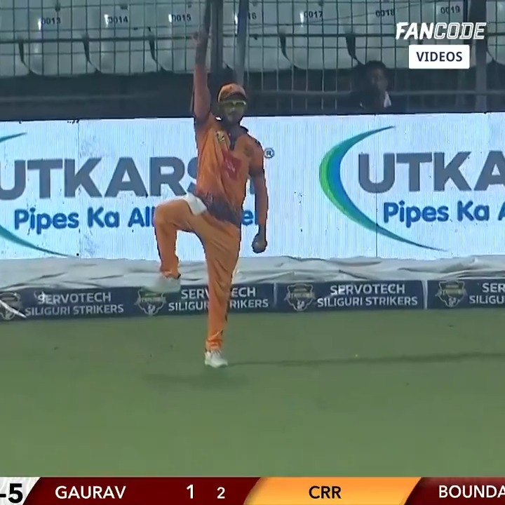 ONE OF THE CRAZIEST CATCHES EVER. 🤯 - It happened in Bengal T20I League.