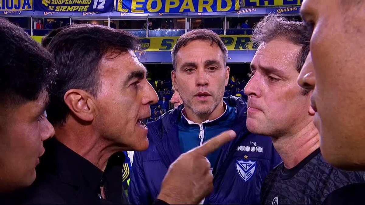"ESTÁ BIEN, ES A LO QUE VINISTE. ¿TE PENSAS QUE TE TENGO MIEDO?" el árbitro Fernando Echenique repartió tarjetas tras el partido y Vélez explotó en La Bombonera...