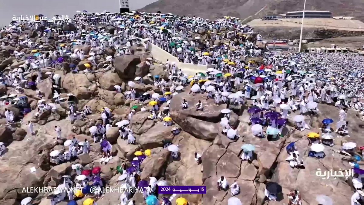 لقطات روحانية.. الحجاج من على جبل الرحمة. -