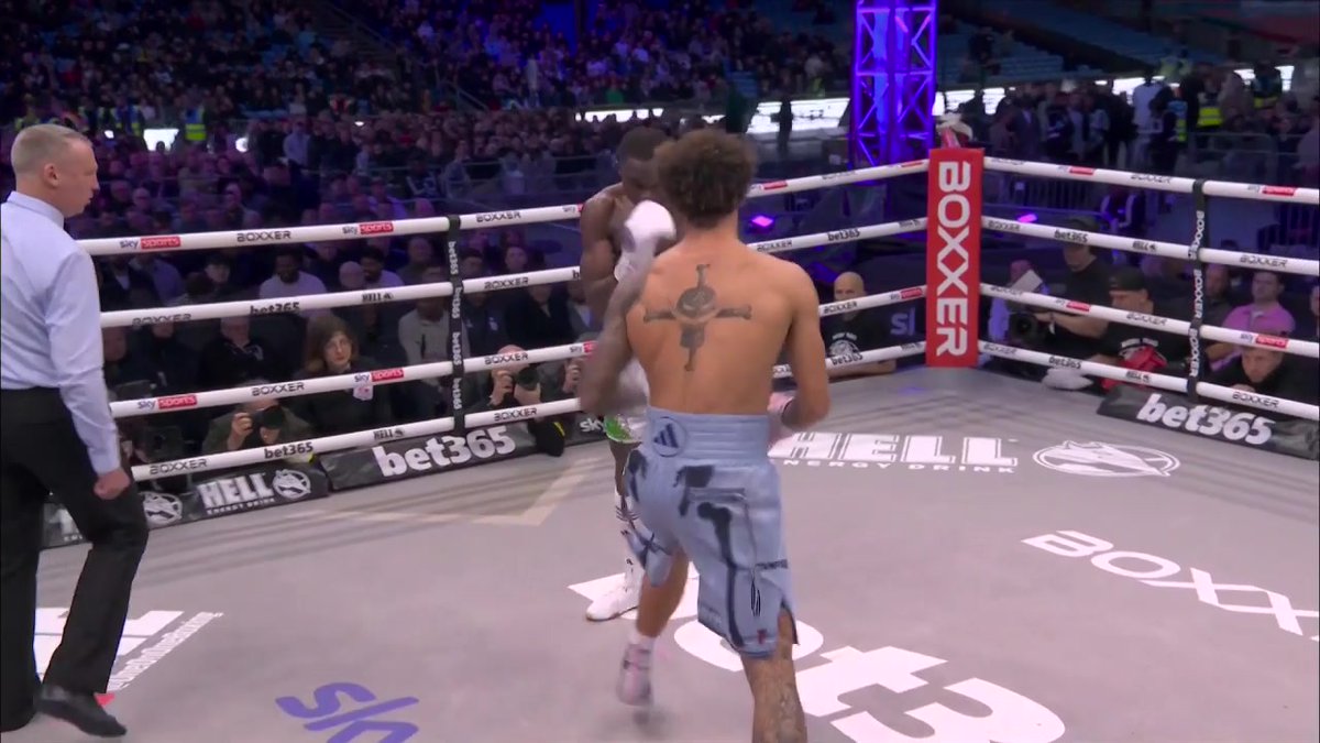 😂 Bop. Ben Whittaker wildin. #BOXINGnBBQ #Boxing #BillamRiakporhe