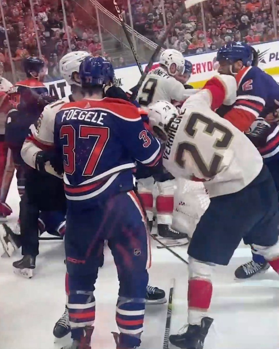 PANTHERS-OILERS GOT HEATED 👀